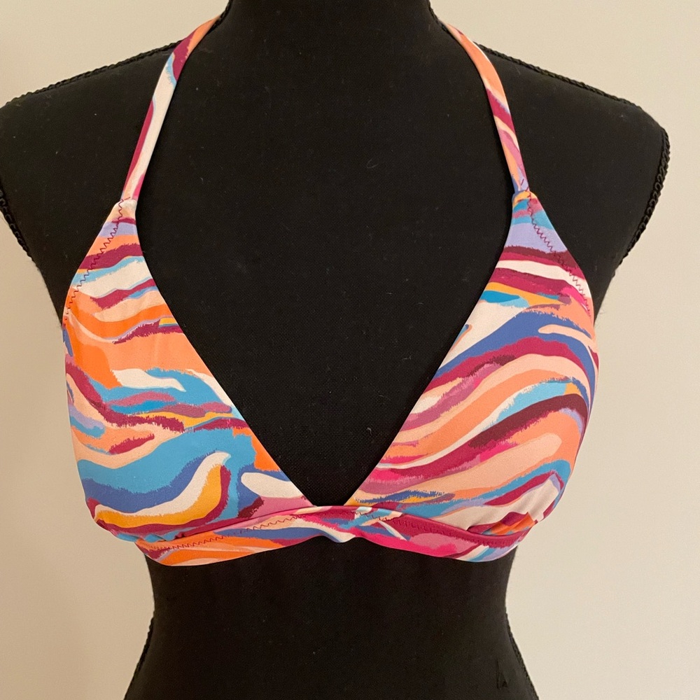 ✨👙Great condition multicolor bikini top! Only worn once!🏖️